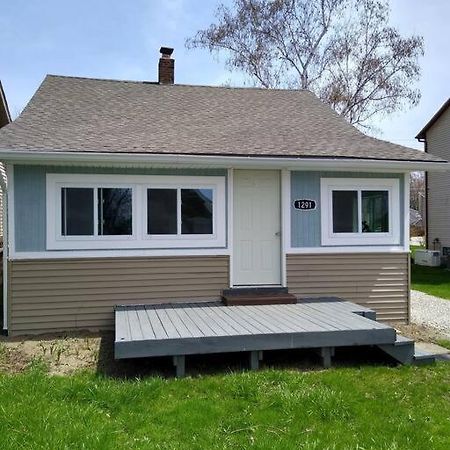 Charming And Happy Walled Lake Mi Cottage Нови Экстерьер фото