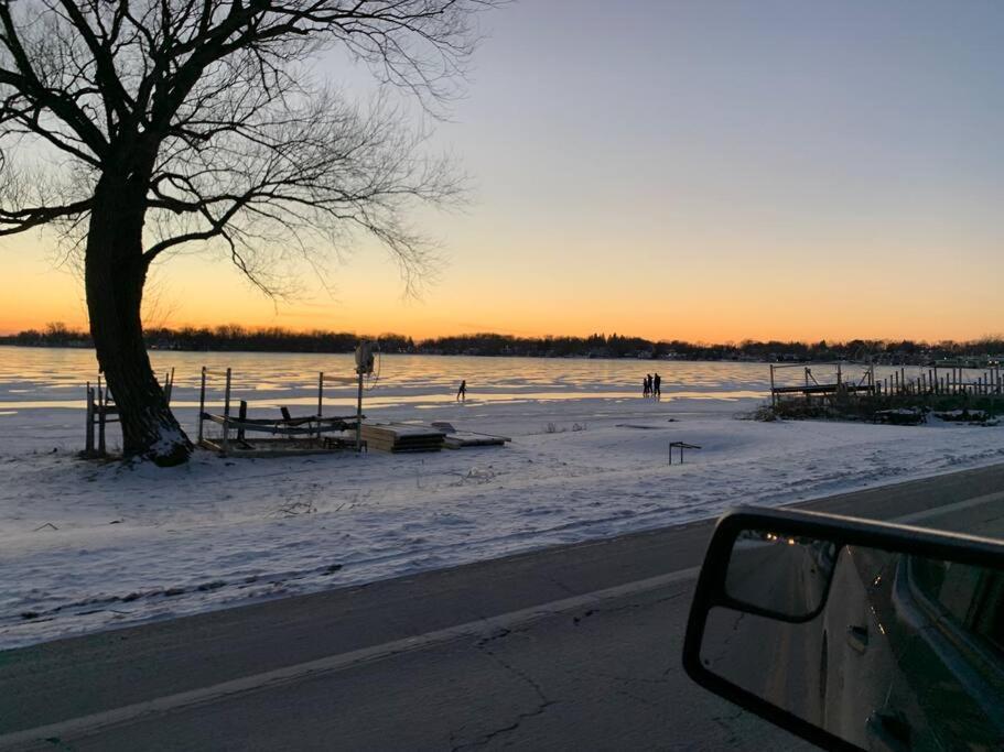 Charming And Happy Walled Lake Mi Cottage Нови Экстерьер фото