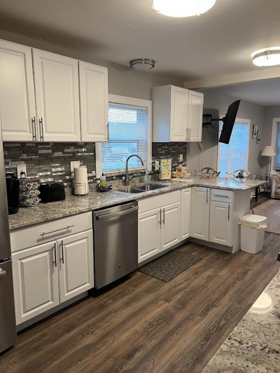 Charming And Happy Walled Lake Mi Cottage Нови Экстерьер фото