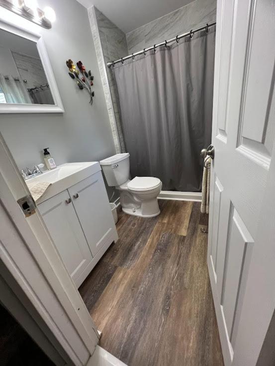 Charming And Happy Walled Lake Mi Cottage Нови Экстерьер фото