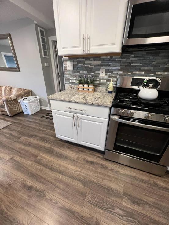 Charming And Happy Walled Lake Mi Cottage Нови Экстерьер фото